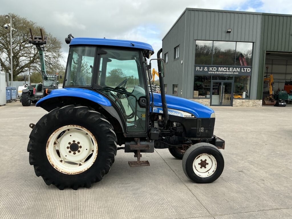 New Holland TD5010 Tractor (ST26135)