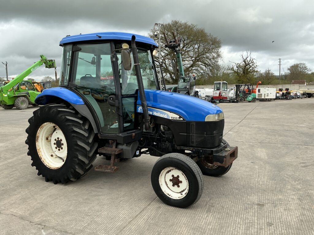 New Holland TD5010 Tractor (ST26135)