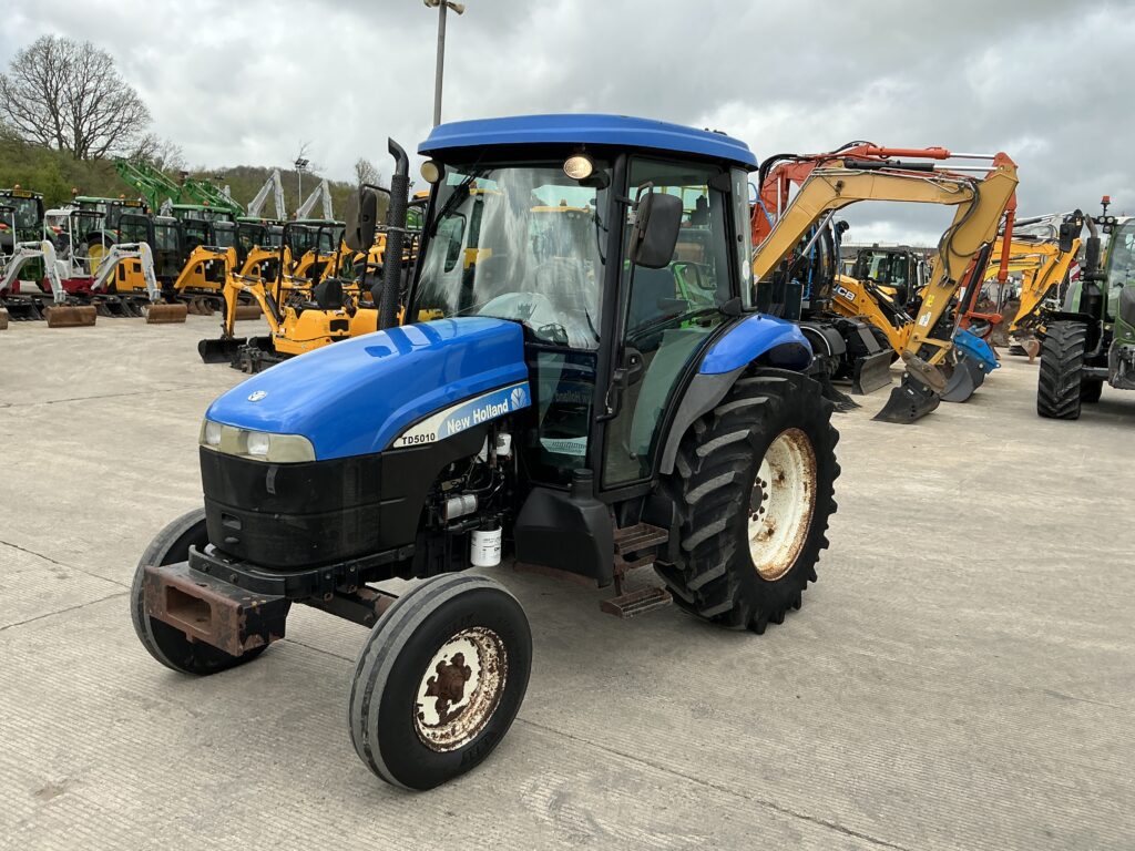 New Holland TD5010 Tractor (ST26135)