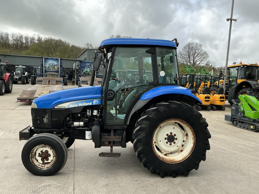 New Holland TD5010 Tractor (ST26135)