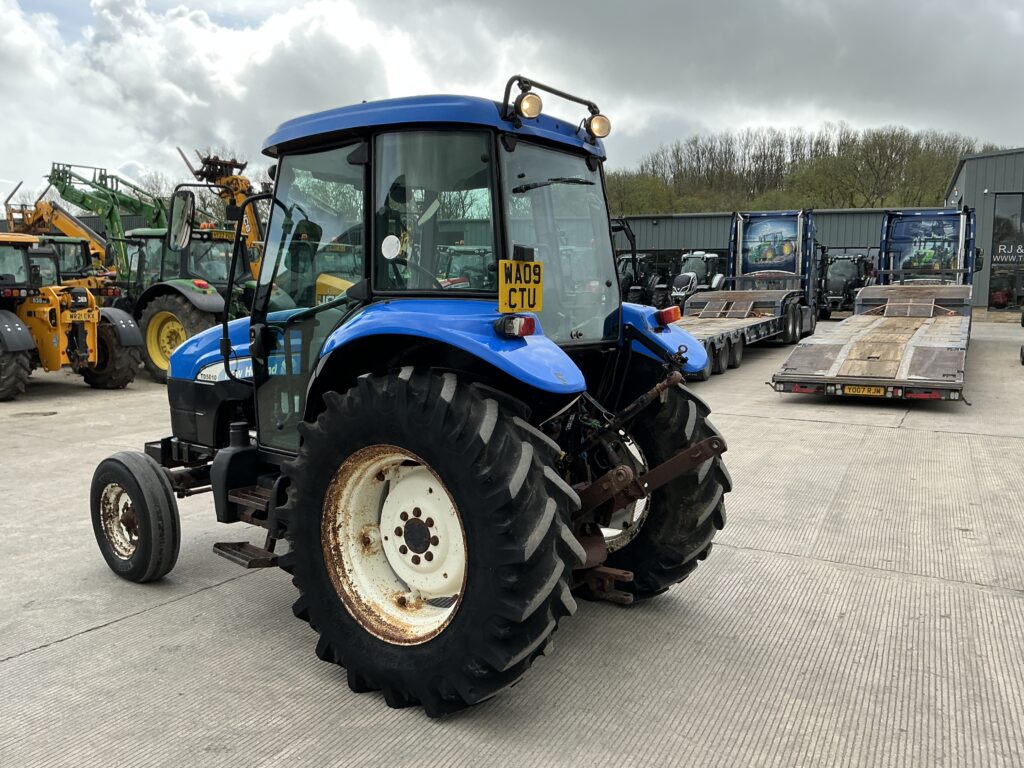 New Holland TD5010 Tractor (ST26135)