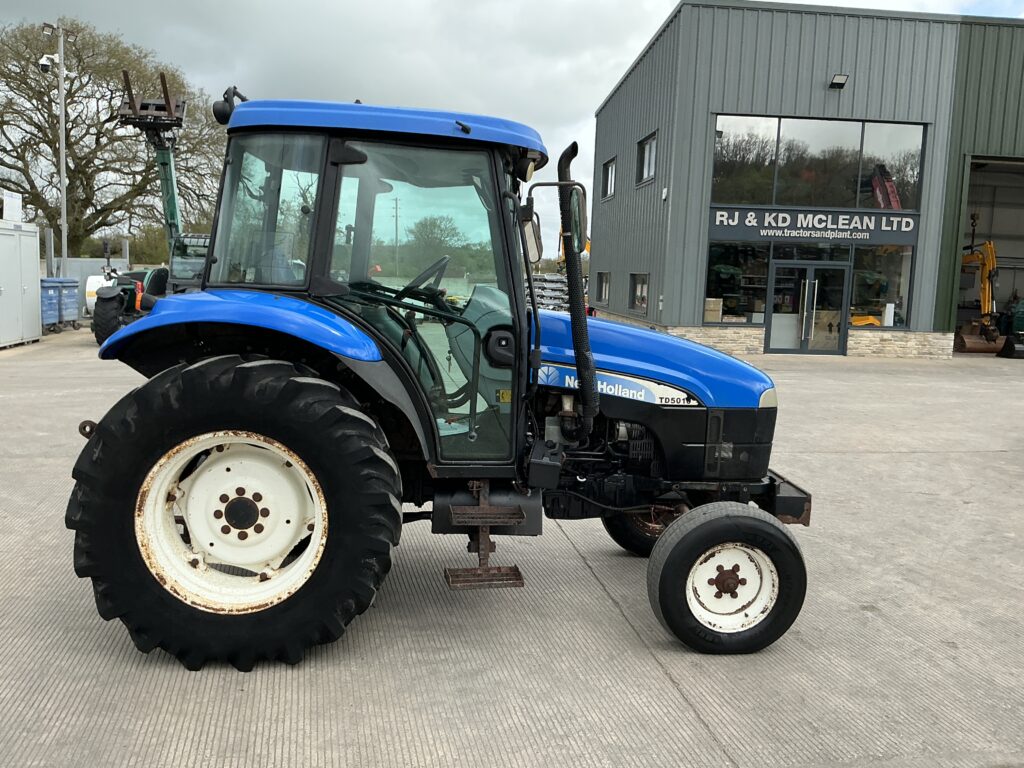 New Holland TD5010 Tractor (ST26135)