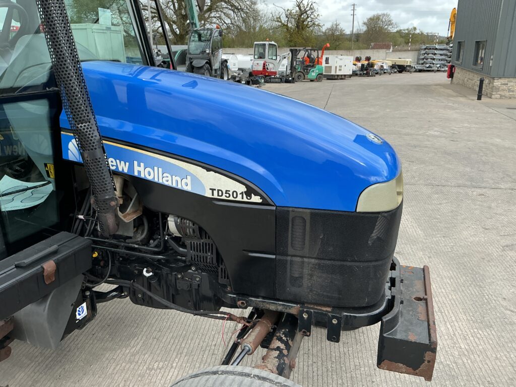 New Holland TD5010 Tractor (ST26135)
