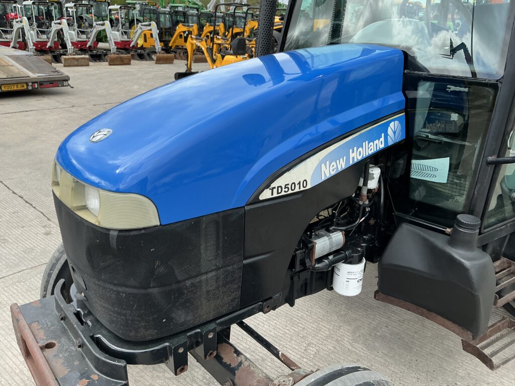 New Holland TD5010 Tractor (ST26135)