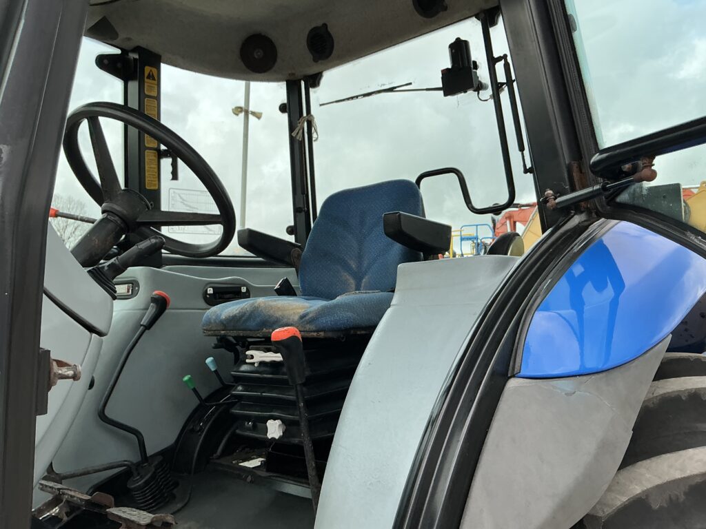 New Holland TD5010 Tractor (ST26135)