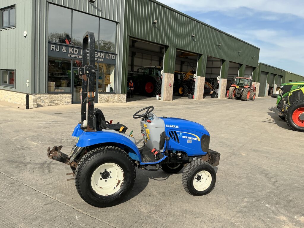 New Holland Boomer 25 Tractor (ST25862)