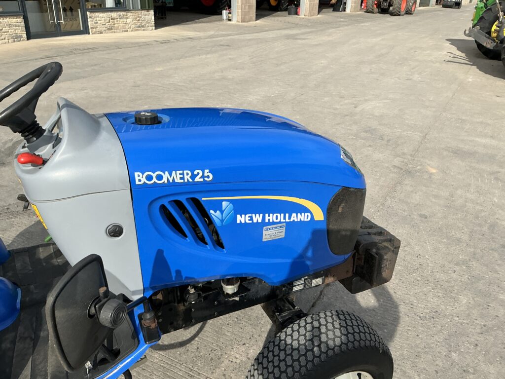 New Holland Boomer 25 Tractor (ST25862)