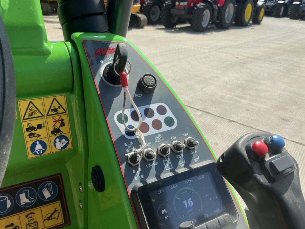 Avant 760I Telescopic Compact Loading Shovel (ST26540)