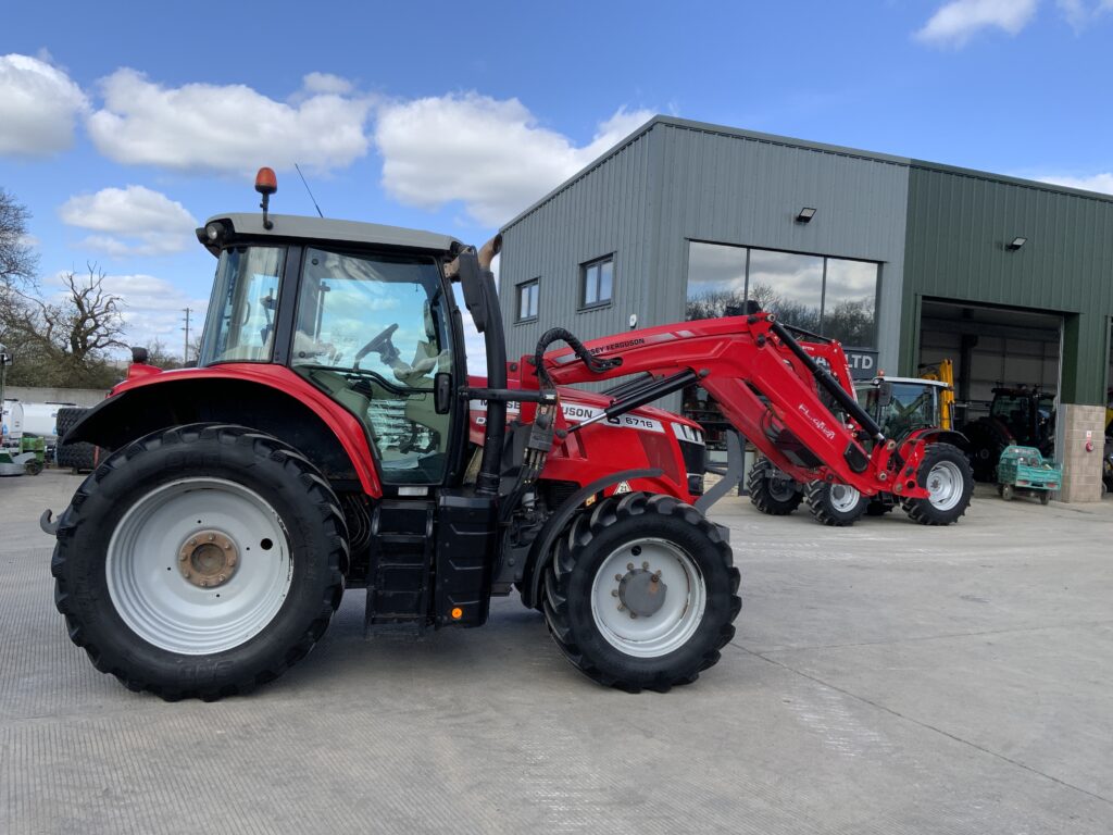 Massey Ferguson 6716S Dyna6 Tractor (ST26010)