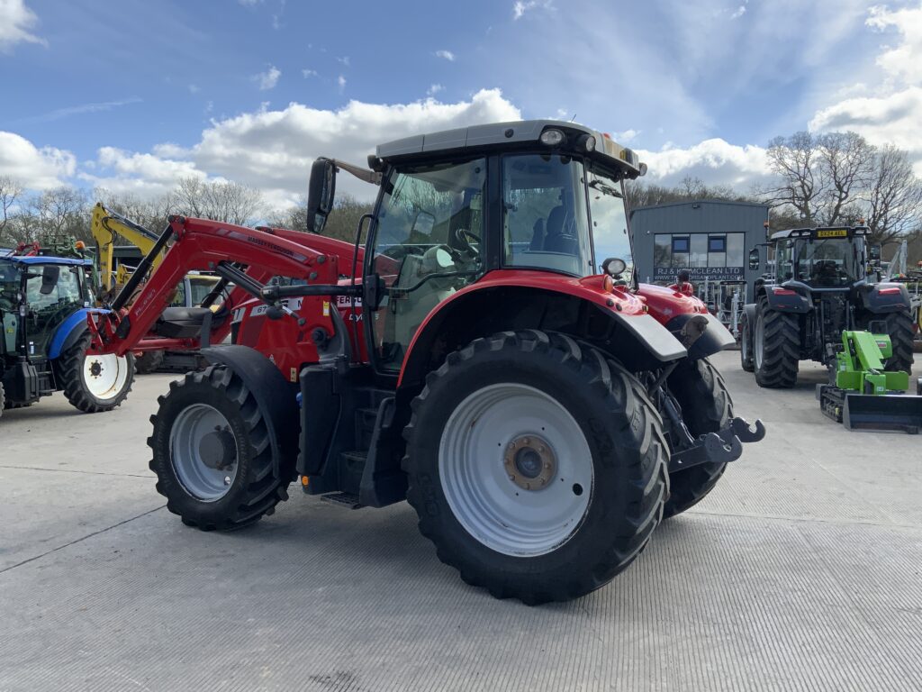 Massey Ferguson 6716S Dyna6 Tractor (ST26010)