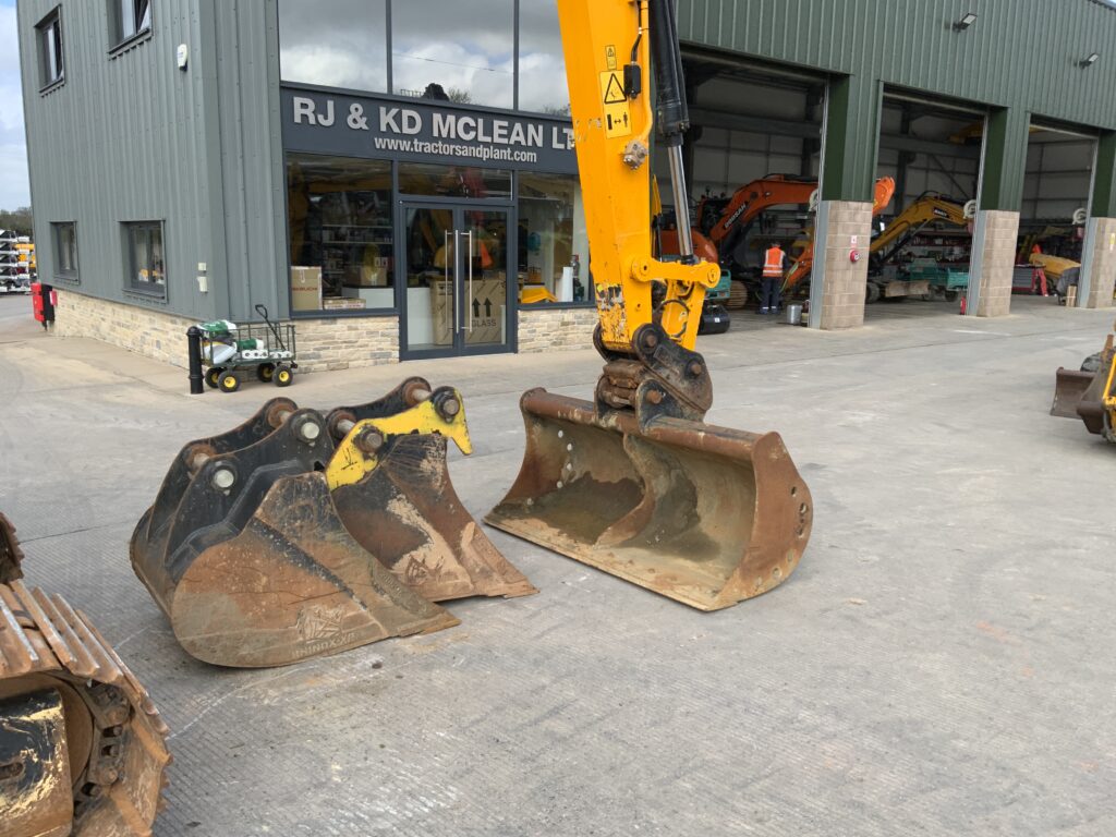 JCB 140X LC Digger (ST26182)