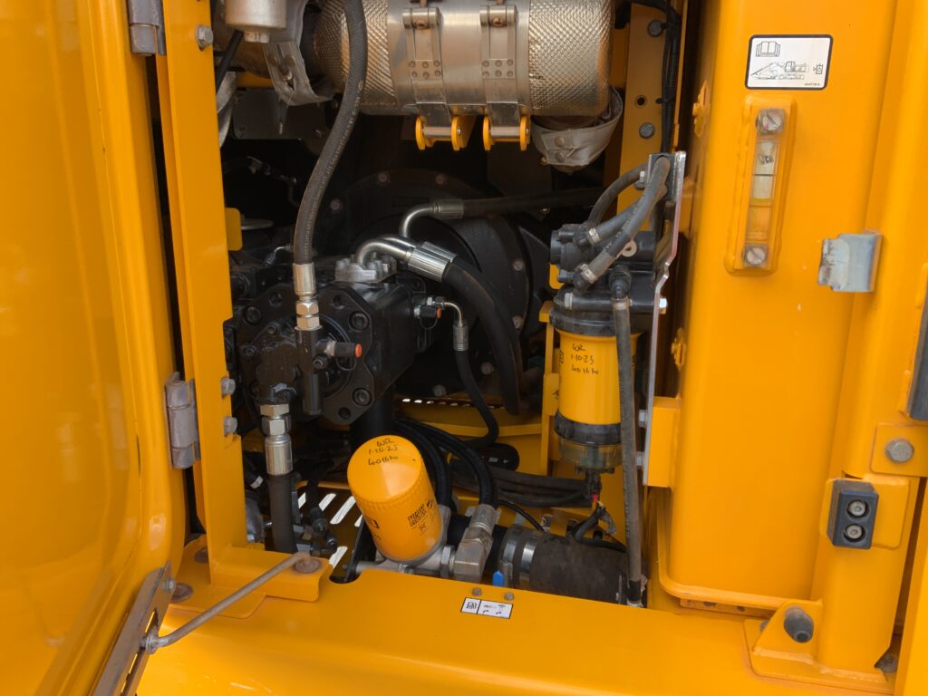 JCB 140X LC Digger (ST26182)