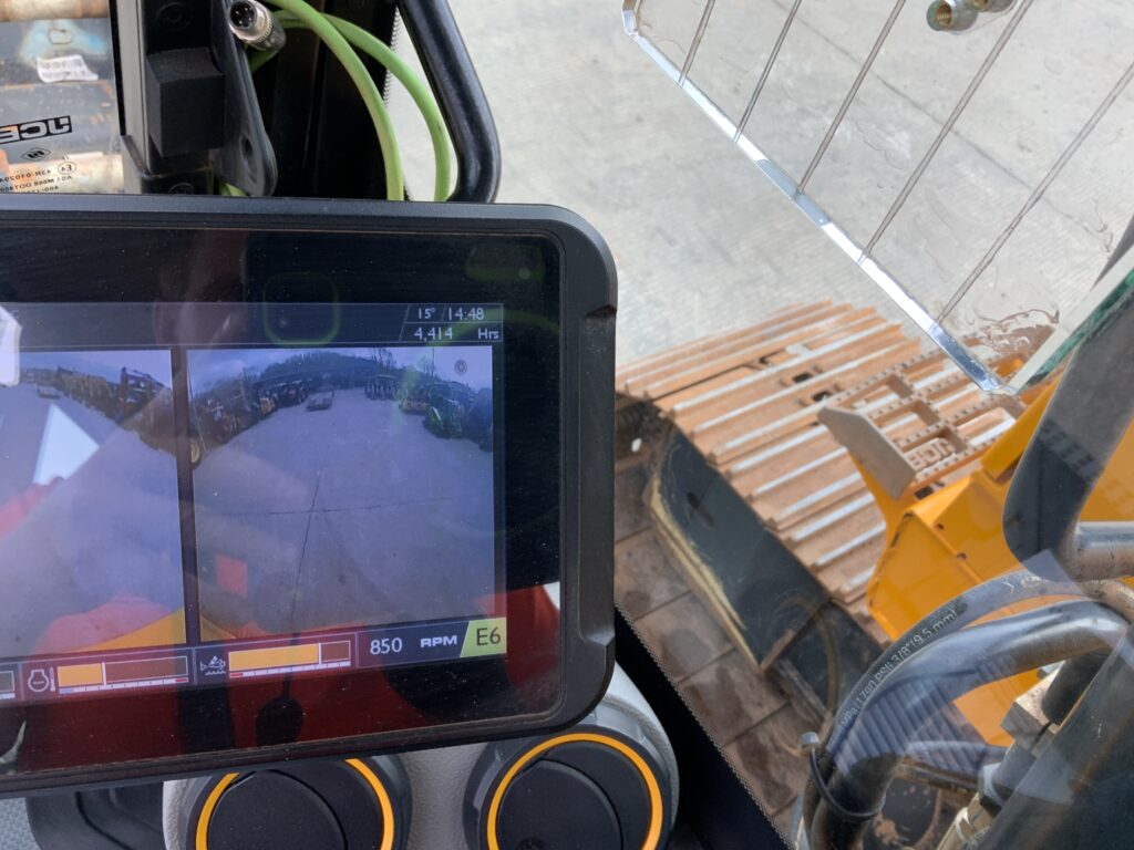 JCB 140X LC Digger (ST26182)