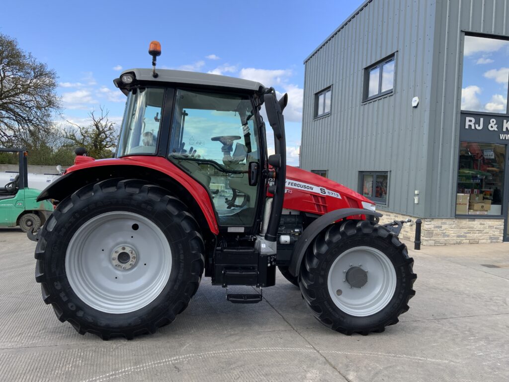 Massey Ferguson 5713S Dyna4 Tractor (ST26492)