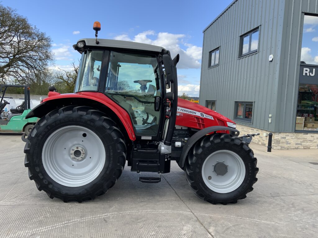Massey Ferguson 5713S Dyna4 Tractor (ST26492)