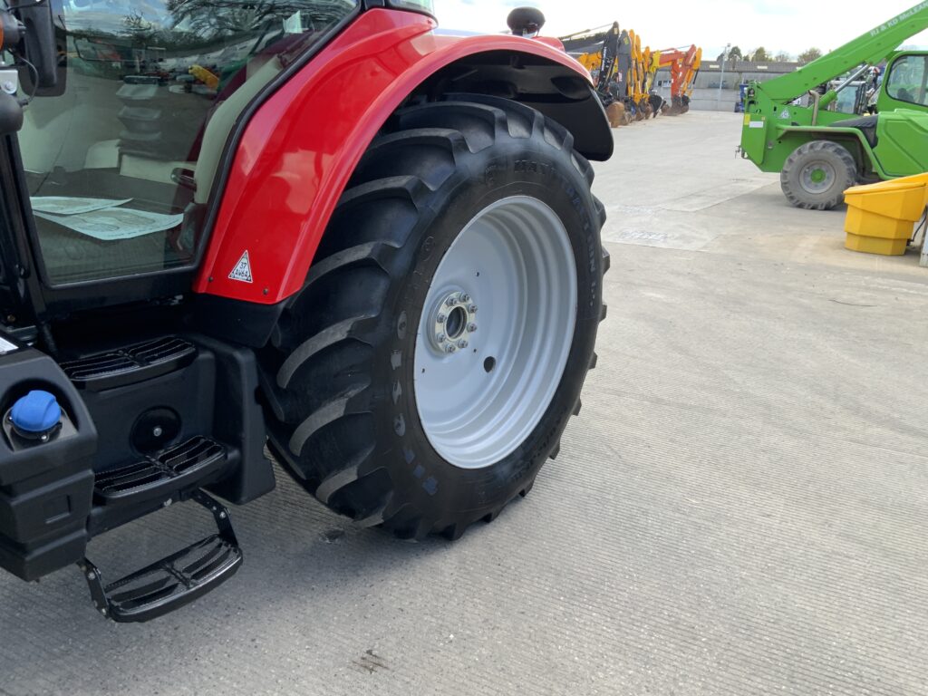Massey Ferguson 5713S Dyna4 Tractor (ST26492)