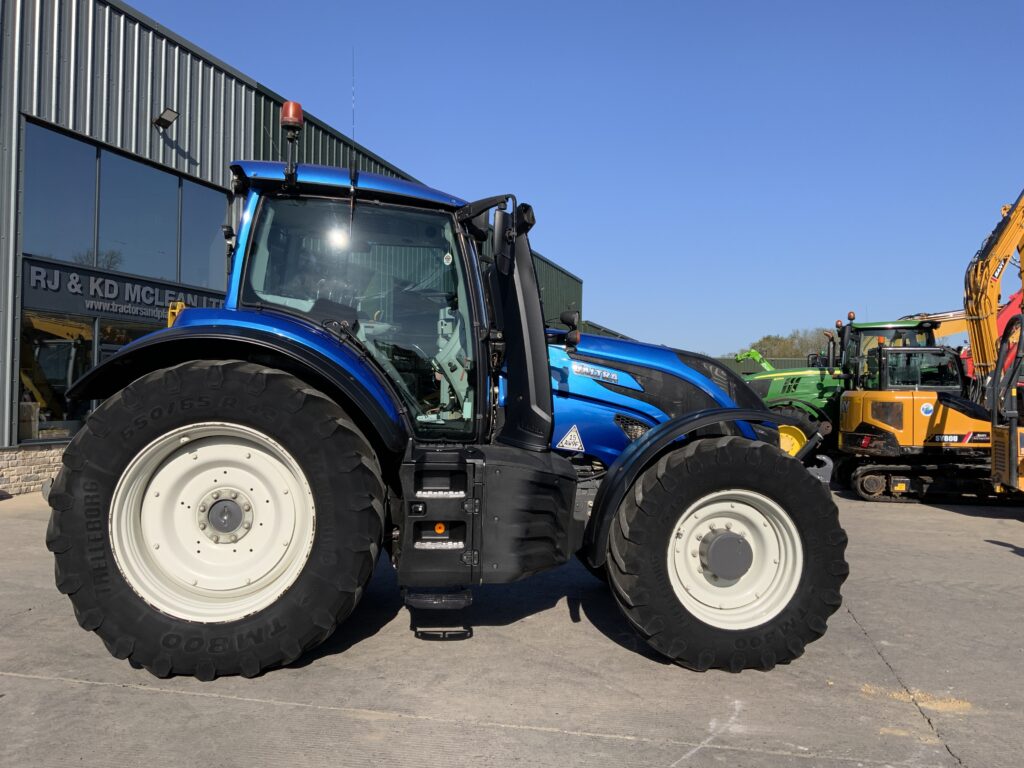 Valtra T214 Active Tractor (ST26241)