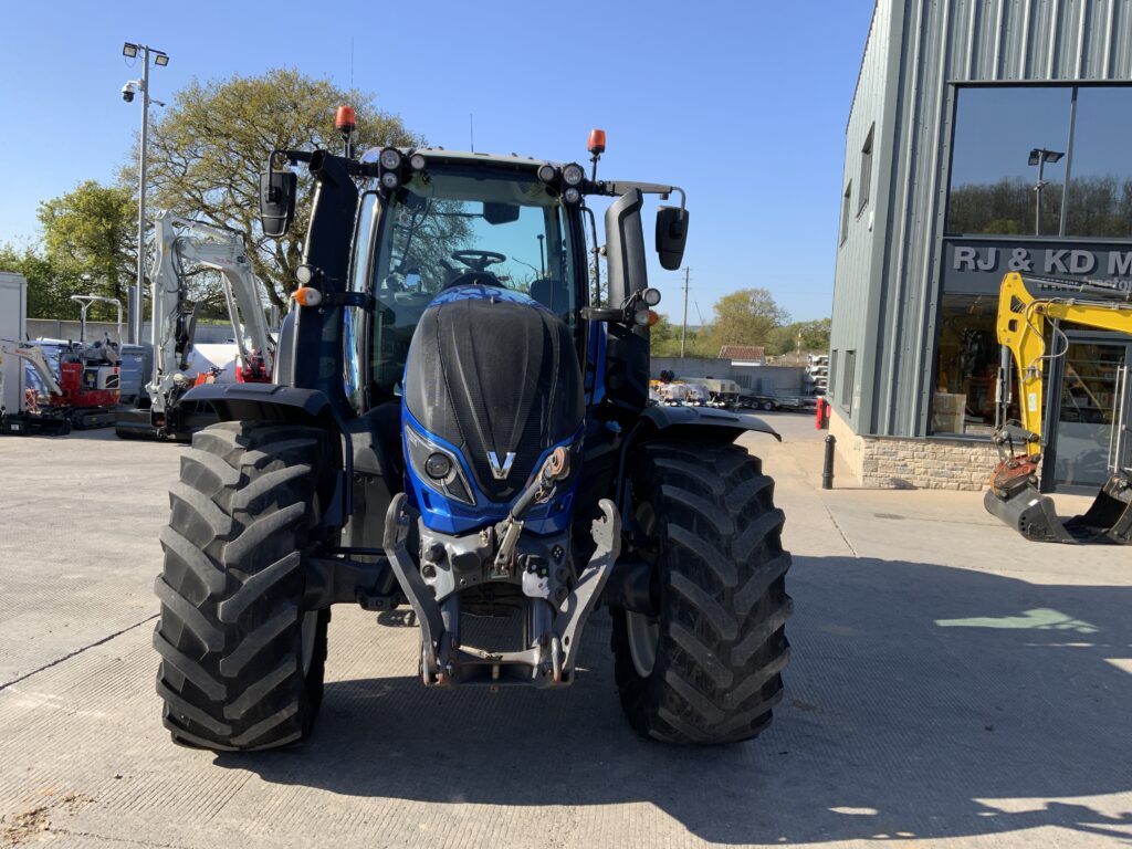 Valtra T214 Active Tractor (ST26241)