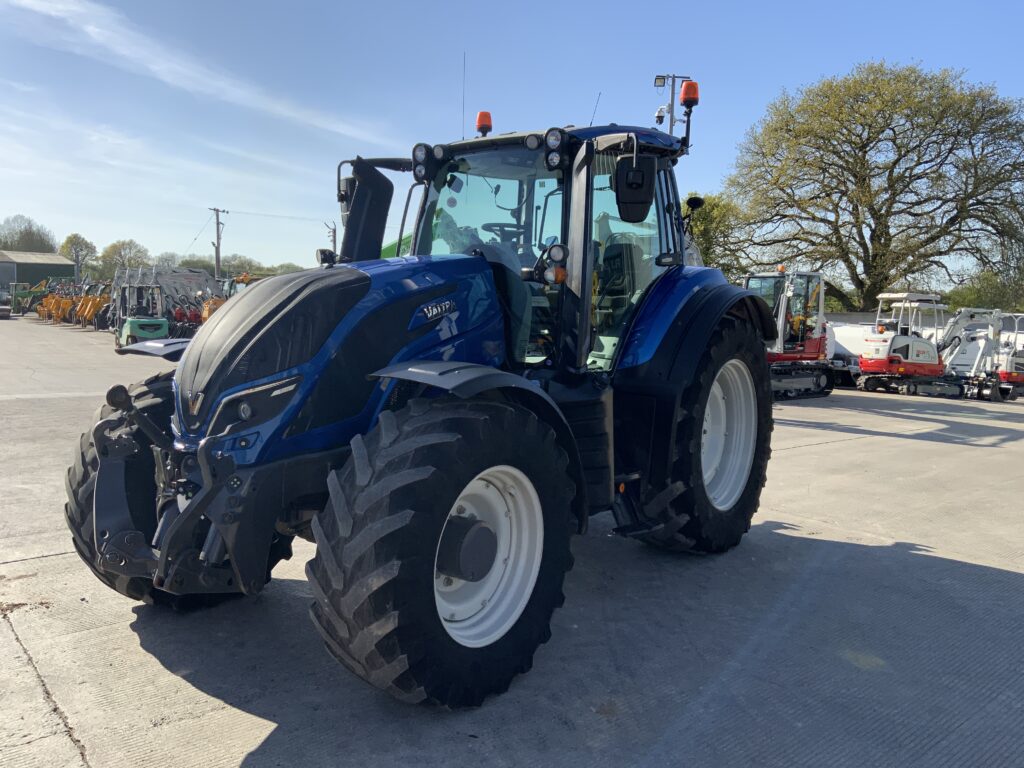 Valtra T214 Active Tractor (ST26241)