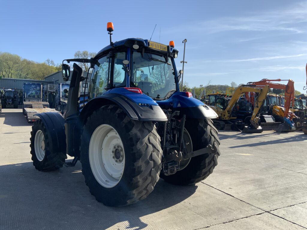 Valtra T214 Active Tractor (ST26241)
