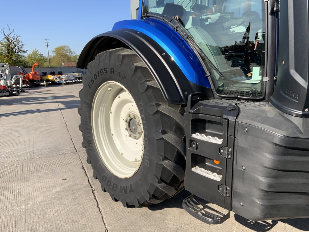 Valtra T214 Active Tractor (ST26241)