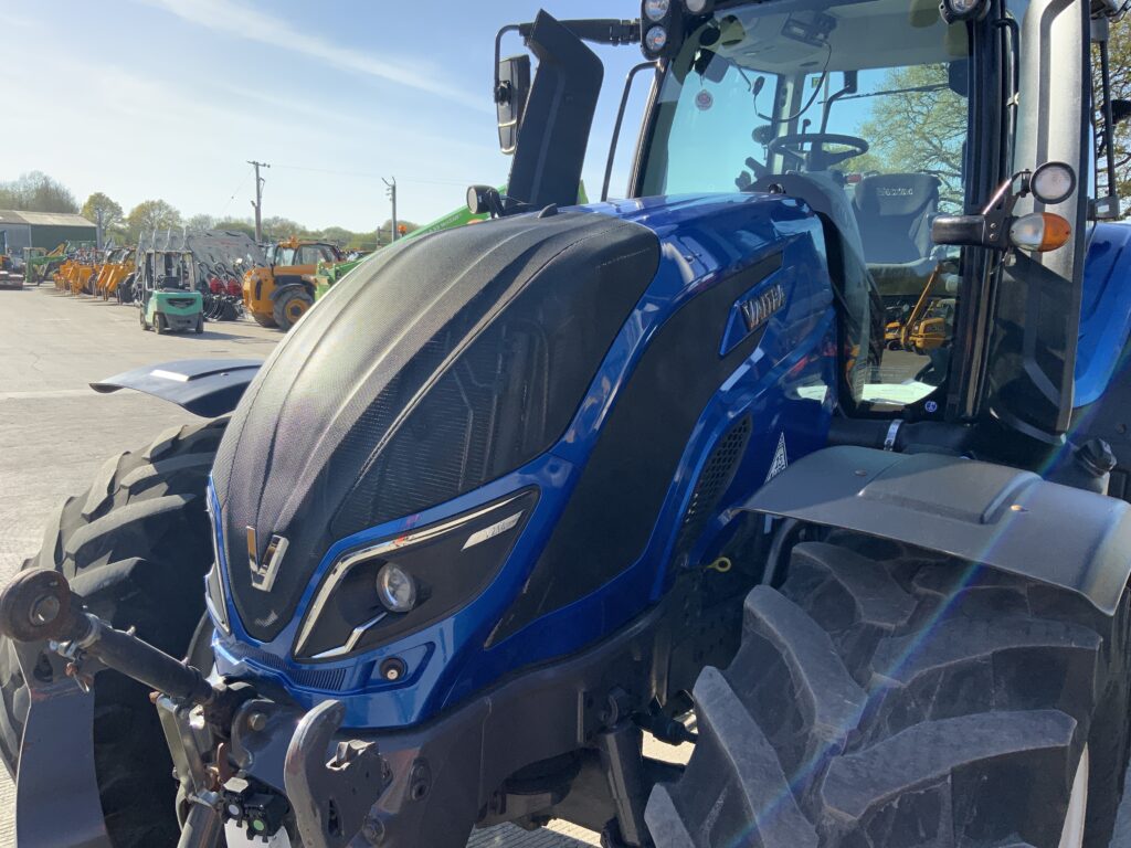 Valtra T214 Active Tractor (ST26241)