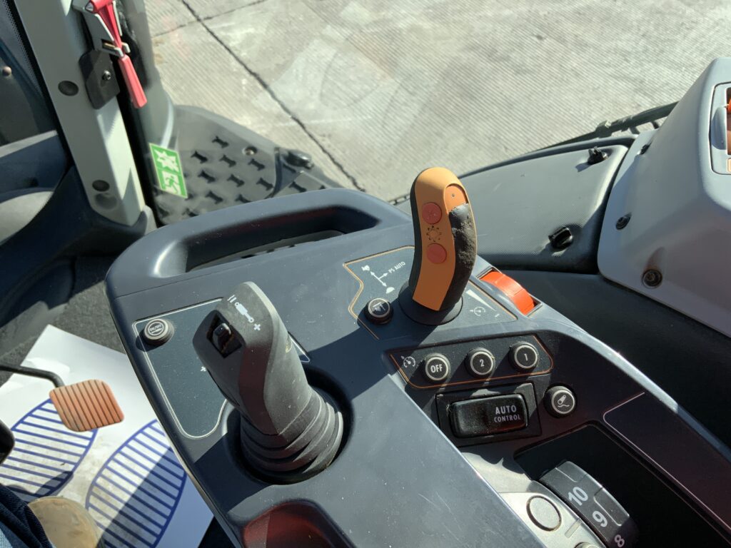 Valtra T214 Active Tractor (ST26241)