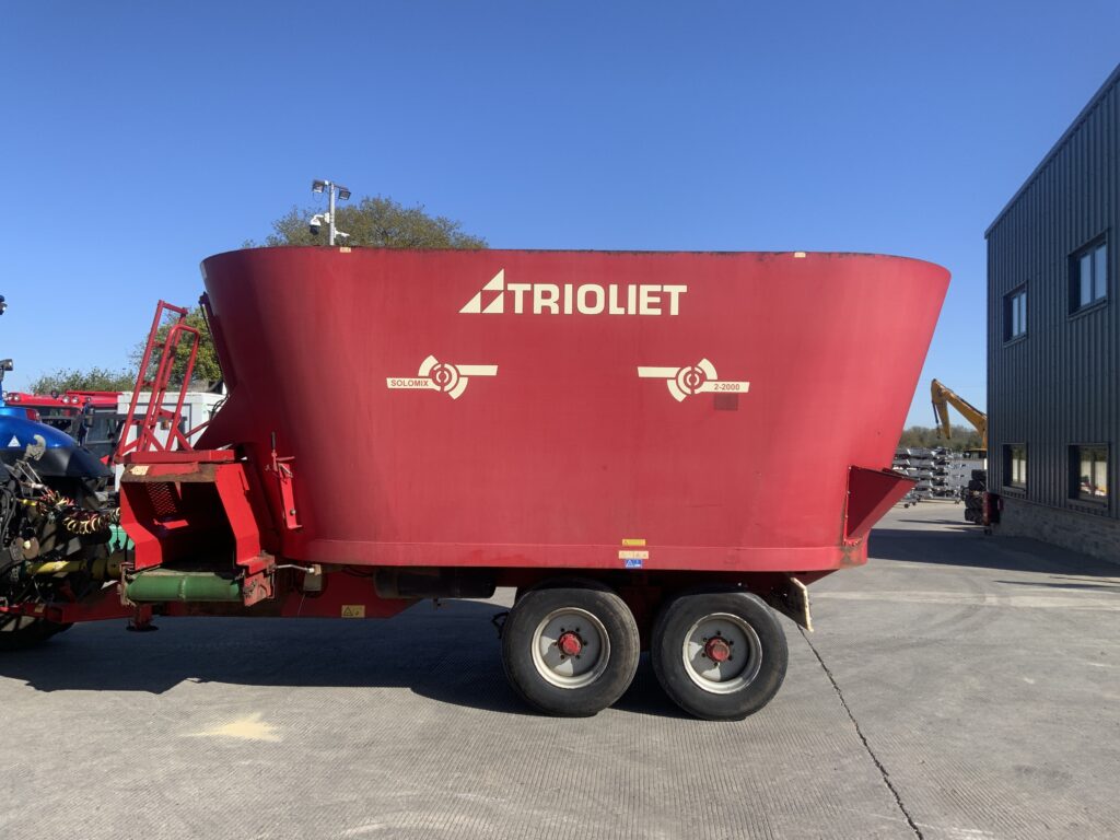 Triolet Solomix 2-2000 Twin Axle Mixer Wagon (ST26436)