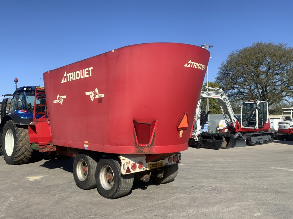 Triolet Solomix 2-2000 Twin Axle Mixer Wagon (ST26436)