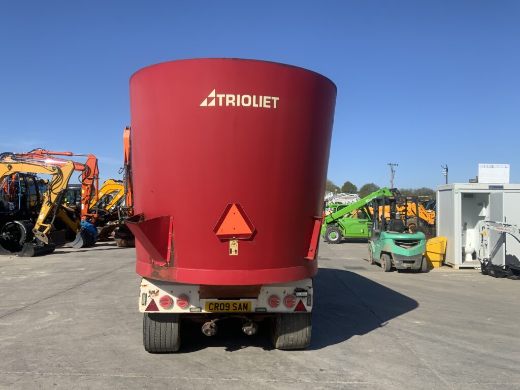 Triolet Solomix 2-2000 Twin Axle Mixer Wagon (ST26436)