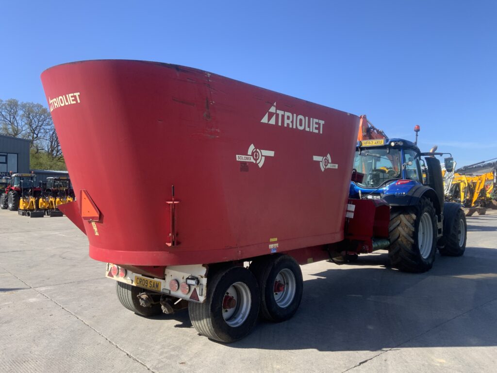 Triolet Solomix 2-2000 Twin Axle Mixer Wagon (ST26436)