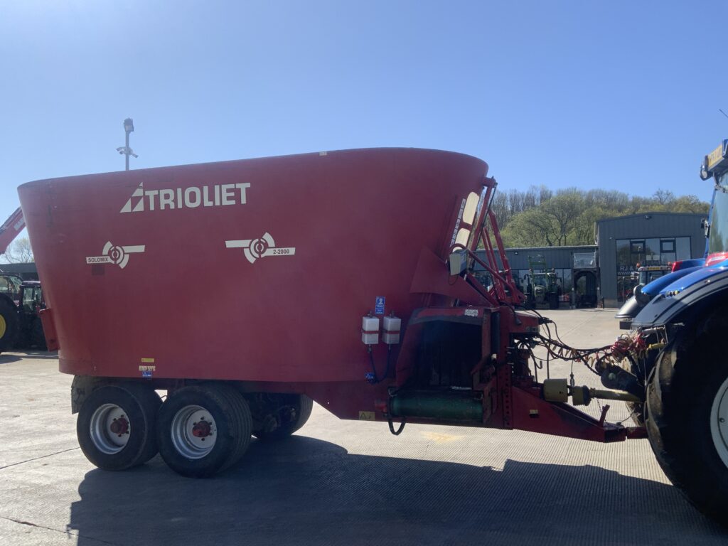 Triolet Solomix 2-2000 Twin Axle Mixer Wagon (ST26436)