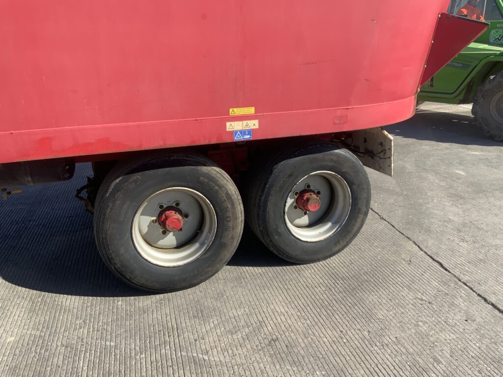 Triolet Solomix 2-2000 Twin Axle Mixer Wagon (ST26436)