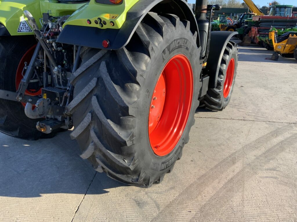 Claas 650 Arion Tractor (ST25367)