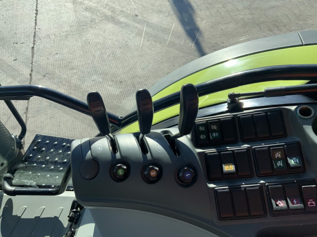 Claas 650 Arion Tractor (ST25367)