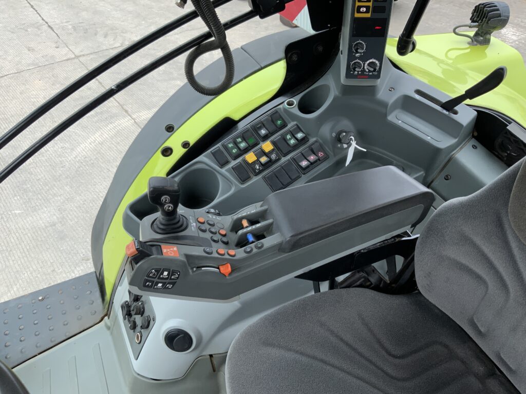 Claas 650 Arion Tractor (ST26102)