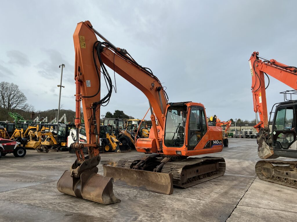 Dawoo Solar 140 LC-V Digger [ST25752)