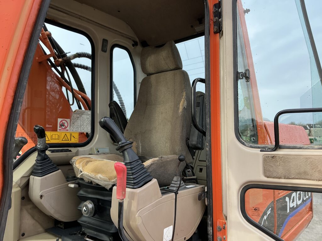 Dawoo Solar 140 LC-V Digger [ST25752)