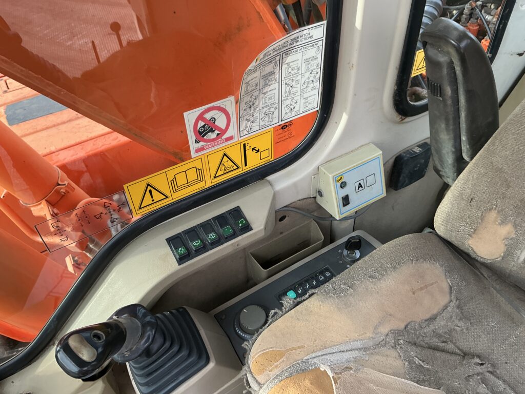 Dawoo Solar 140 LC-V Digger [ST25752)