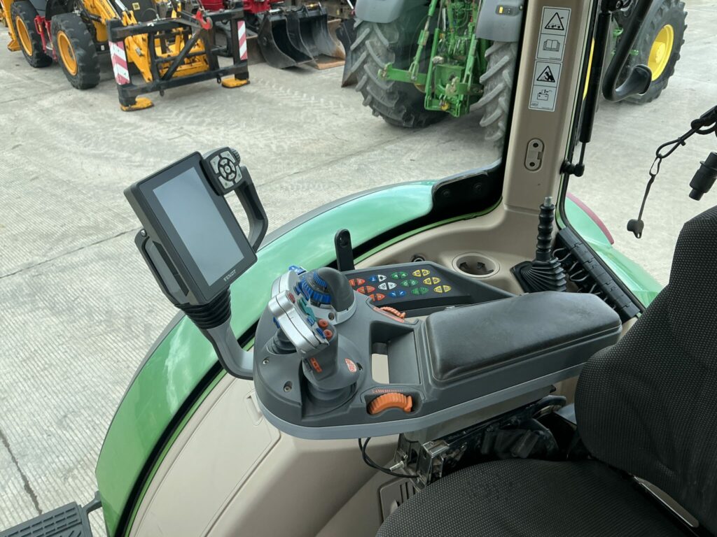 Fendt 724 Power Plus Tractor (ST23425)