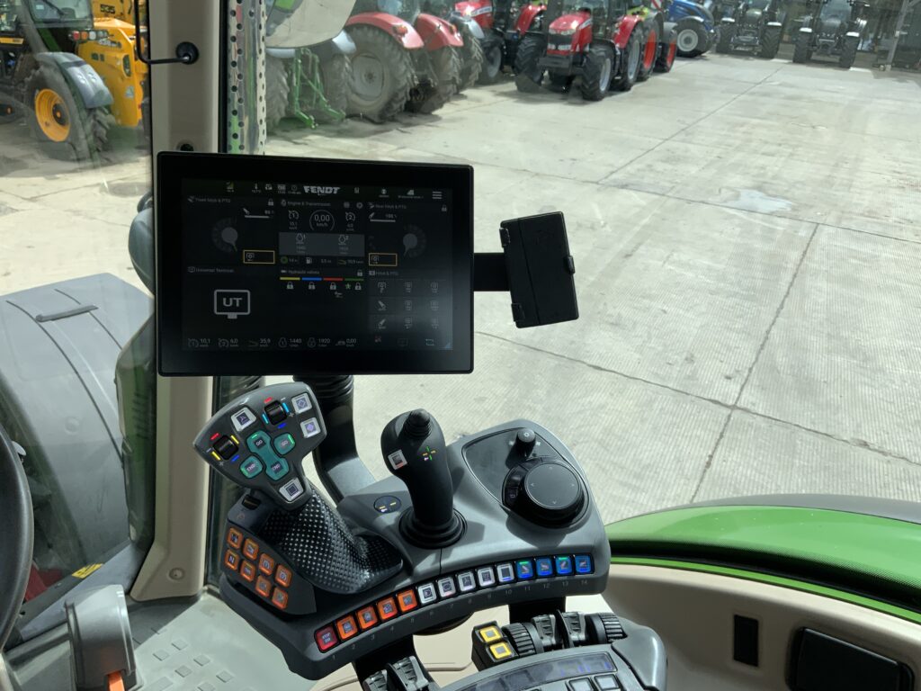 Fendt 724 Power Plus Tractor (ST26344)