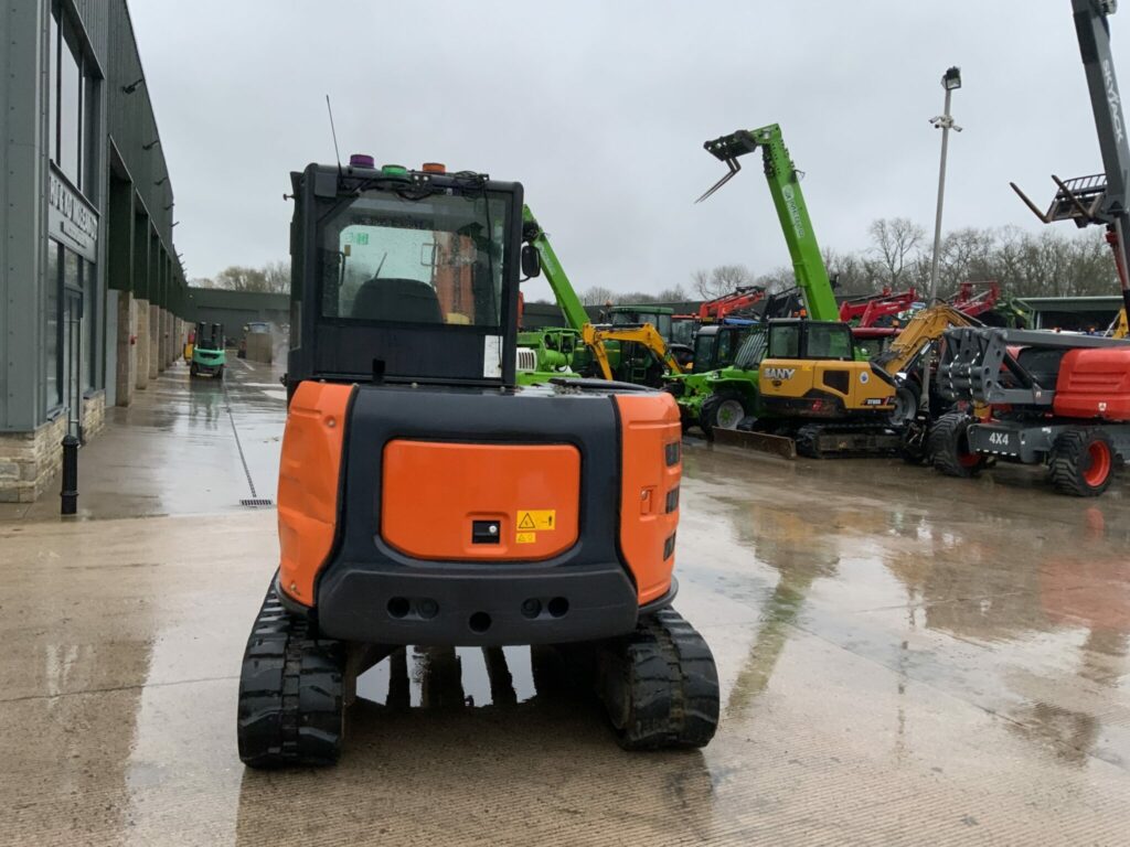Hitachi Zaxis 65USB-5 Digger (ST25604)