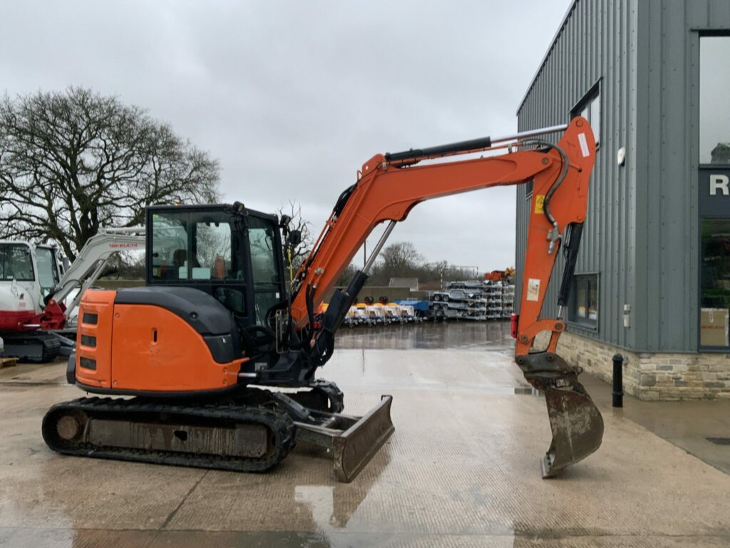 Hitachi Zaxis 65USB-5 Digger (ST25604)