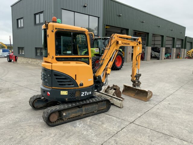 hyundai-robex-27z-9-digger-st24418-auto-draft-img-2736-1-2048x1536-1