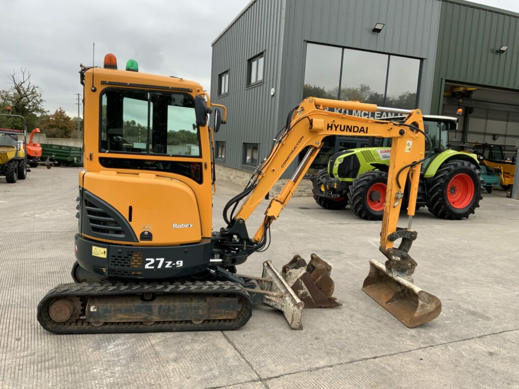 Hyundai Robex 27z-9 Digger (ST24418)