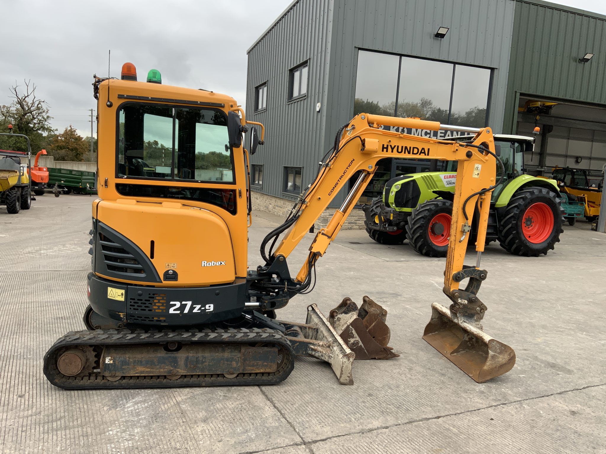 hyundai-robex-27z-9-digger-st24418-copy-auto-draft-img-2729-2048x1536-1