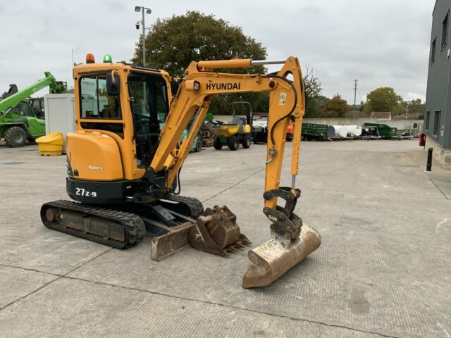 hyundai-robex-27z-9-digger-st24418-copy-auto-draft-img-2730-2048x1536-1