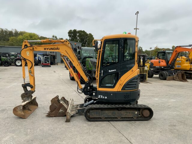 hyundai-robex-27z-9-digger-st24418-copy-auto-draft-img-2732-1-2048x1536-1