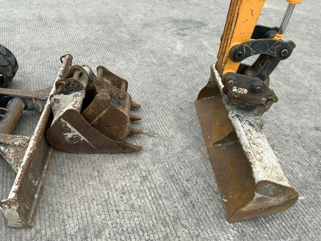 Hyundai Robex 27z-9 Digger (ST24418)