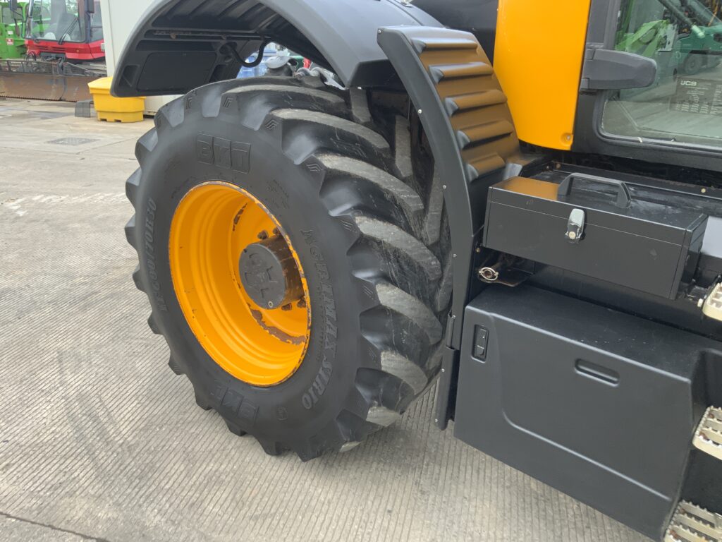JCB 4220 Fastrac Tractor (ST26288)